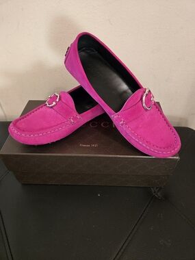 GUCCI Women's Sachalin Sport Driver Moccasins Fuchsia Suede & Gold Buckle EU 39